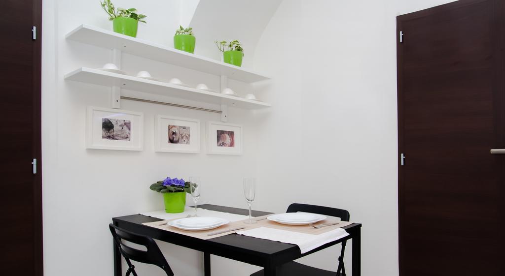 Leo Apartment บราติสลาวา ภายนอก รูปภาพ